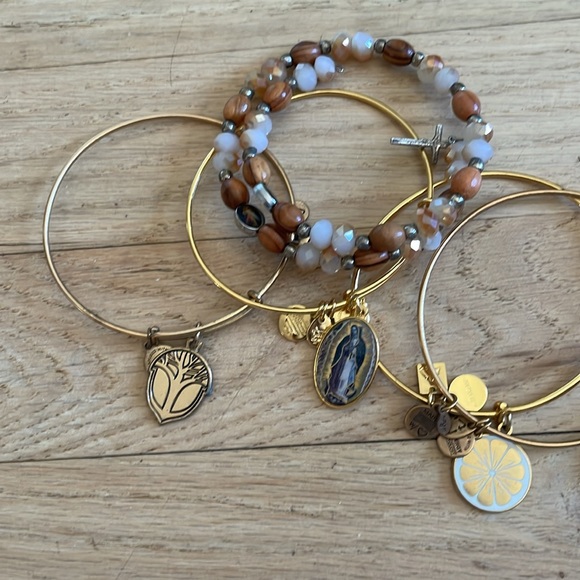 6 Alex and Ani gold bracelets - Picture 2 of 3